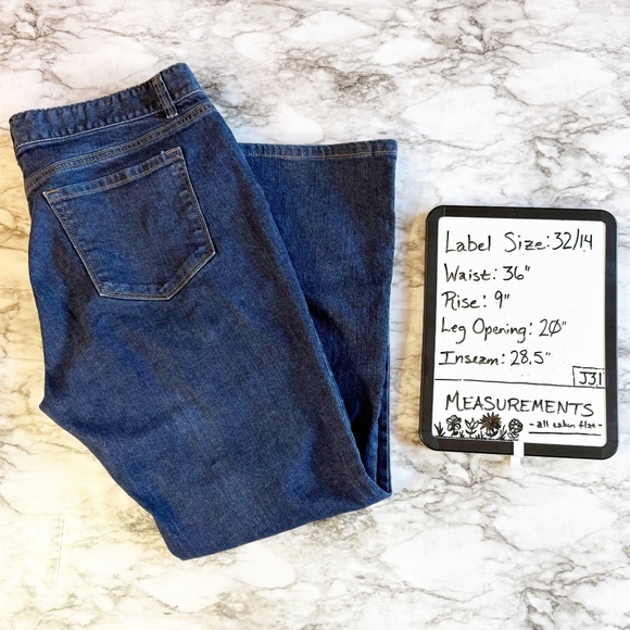 Ann Taylor LOFT Dark Wash Mid-Rise Curvy Bootcut Jeans - Picture 2 of 9